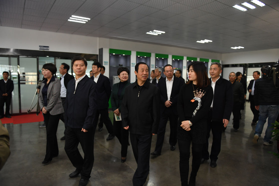 湖南省委副书记、省长许达哲调研半岛电竞