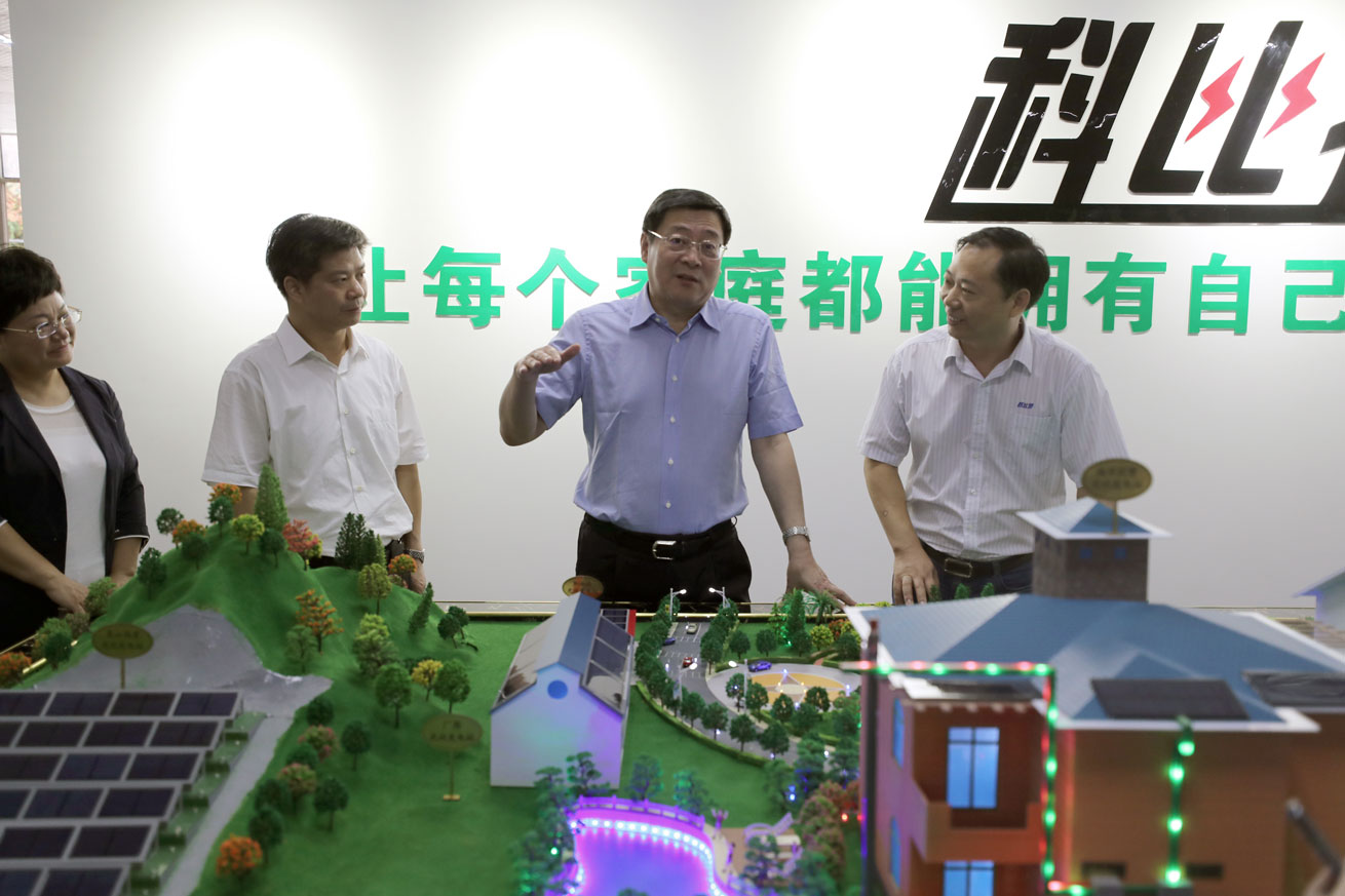 杜书记调研半岛电竞.jpg 杜书记调研半岛电竞.jpg