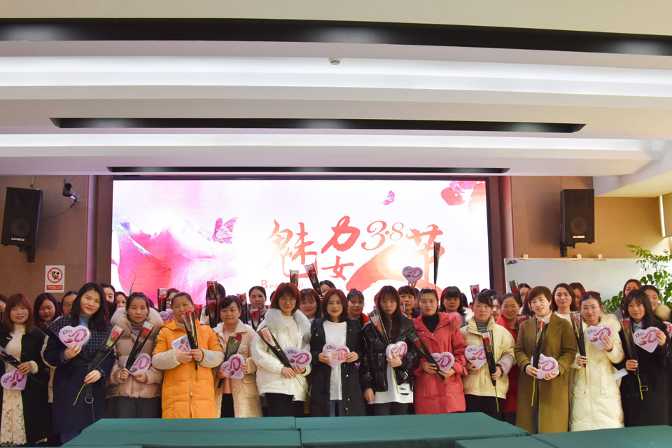 女神节，半岛电竞为全体女职工发放温馨福利！！