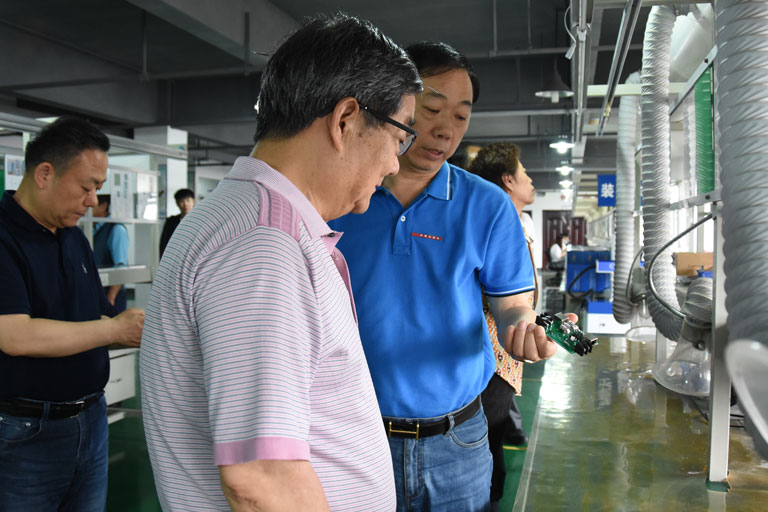 中国气象服务协会领导莅临半岛电竞防雷调研