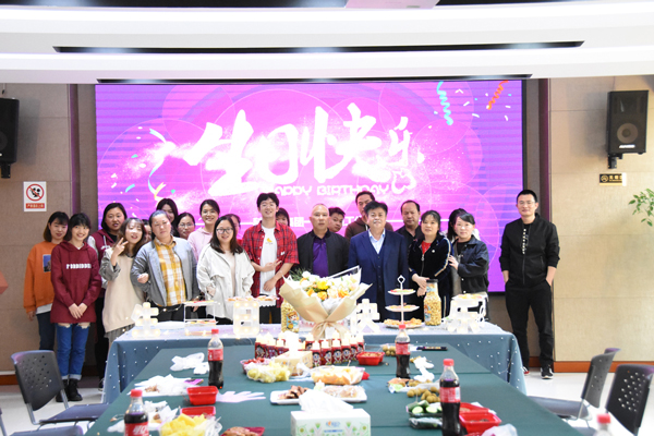 “感恩有你，携手同行”！半岛电竞举办2022年一季度员工集体生日会