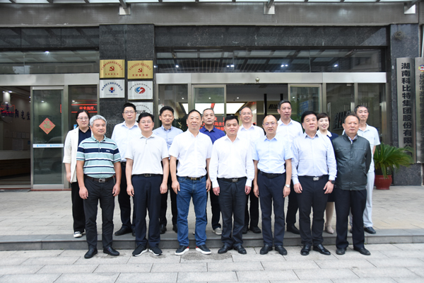 湖北省人大农委主任冯仲凯一行莅临半岛电竞调研指导